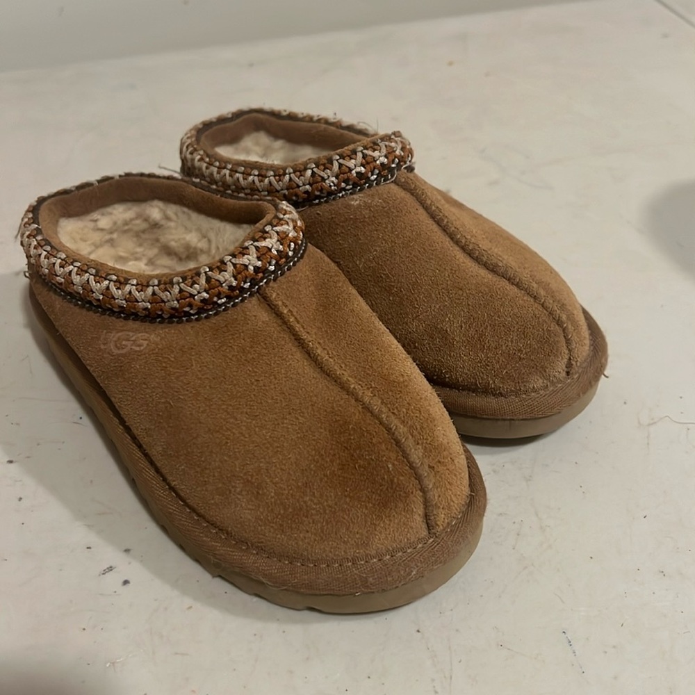 UGG Tasman kid slipper size 11 great used condition a ton of life left